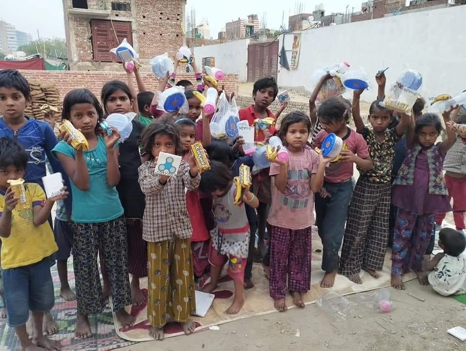 Ishtfoundation's tweet photo. Multitalented personality Mr. Vijay Dhall (Air Force Veteran) came to meet the students of our free education centre. Where,they distributed daily uses things . They also encouraged and blessed them to do more better in their upcoming future. https://t.co/3NtfOkYBJb