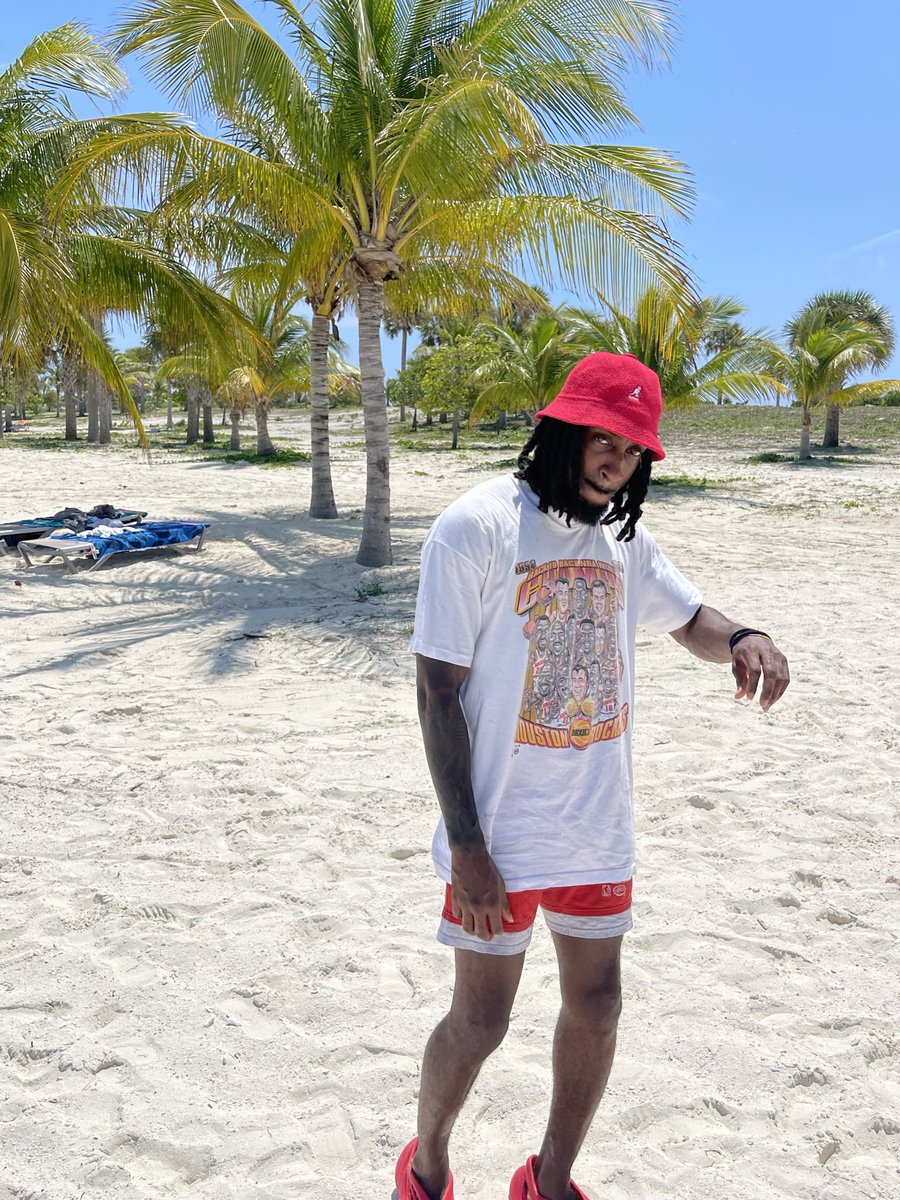FredoBoogie_'s tweet photo. Don’t bring sand to the beach https://t.co/BsHyk2uvqe