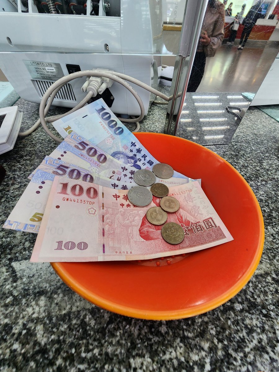 台湾紙幣 台湾ドル 6000元 ありのまま今起こった事を話すぜ！一万