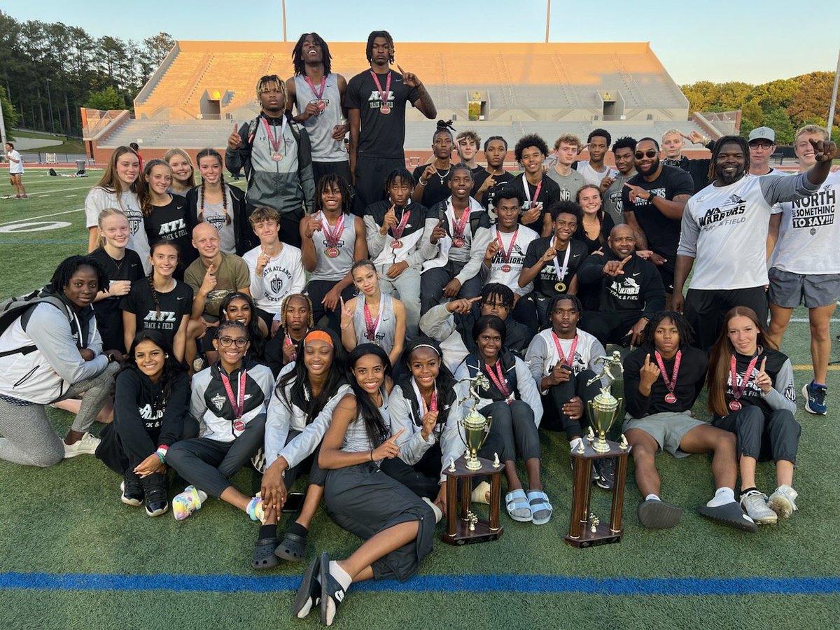 bdoe84's tweet photo. Sweet victory for the Warriors at the 6A Region 4 Championship. We definitely have girl power with our young ladies earning the runner-up trophy. The boys are red hot at Lakewood Stadium. They earn their 3rd straight Region Championship. https://t.co/EcTwjjog6b