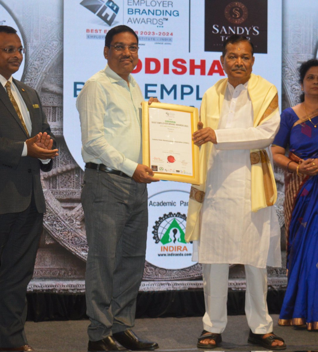 OSWC_Odisha's tweet photo. OSWC has been conferred with Best Employer Brand Award 2023. MD #OSWC @ganeswar_jena received the Award from Hon'ble Minister FE&CC,PR and I&PR in a glittering function held in Sandy's Tower Hotel @AtanuMLA @Coop_Odisha, @cwc_warehouse,@FCI_India https://t.co/WT3Do5uWzX