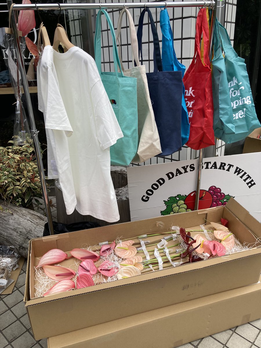 toppi_910's tweet photo. With Mii
UNITETOWN コラボイベント
in FARINA
めっちゃ久しぶりに舞ちゃんに会えた!
相変わらず優しい笑顔に癒された〜ハネムーンの話をいろいろ聞いて、FRUIT OF THE LOOMのTシャツ買ってきたよ!
#withmii
#萩原舞 https://t.co/s3MMND0KpA