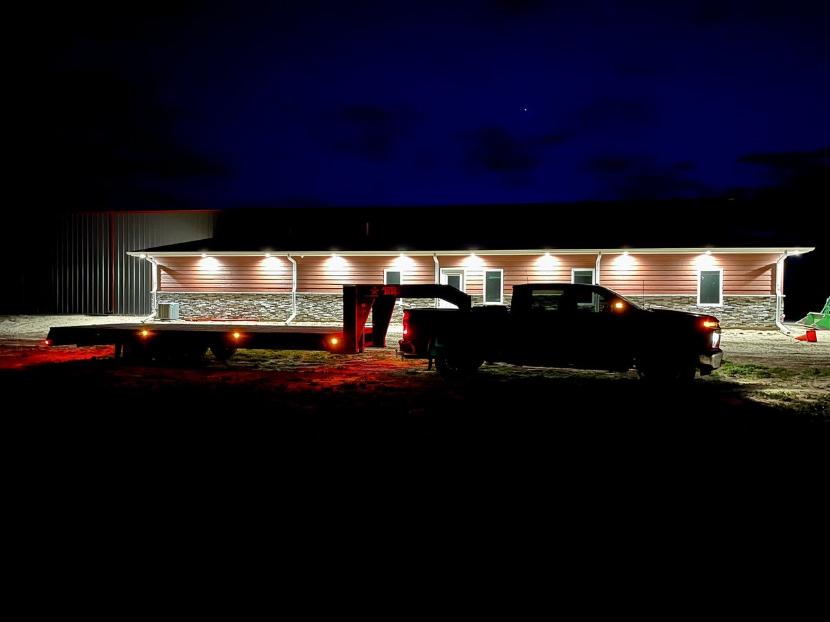 SCT2HNT's tweet photo. Late nights moving @PioneerSeeds around to growers. https://t.co/DV9Me9G2bZ