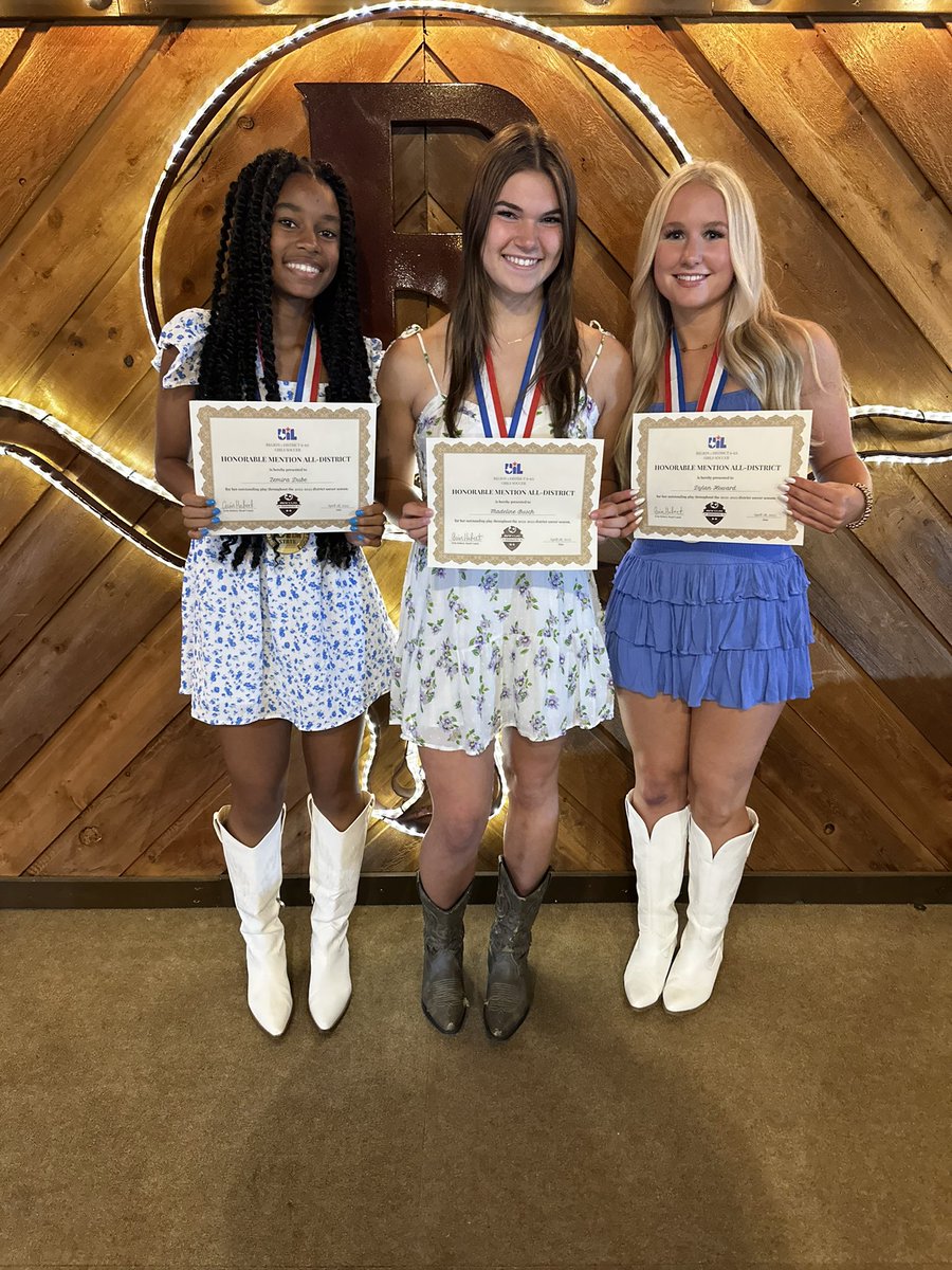 Marcus_MMFCG's tweet photo. ❤️ 1st Team All-District
🖤 2nd Team All-District 
🤍 Honorable Mention All-District
⭐️ Academic All-District https://t.co/80GOG1onN7