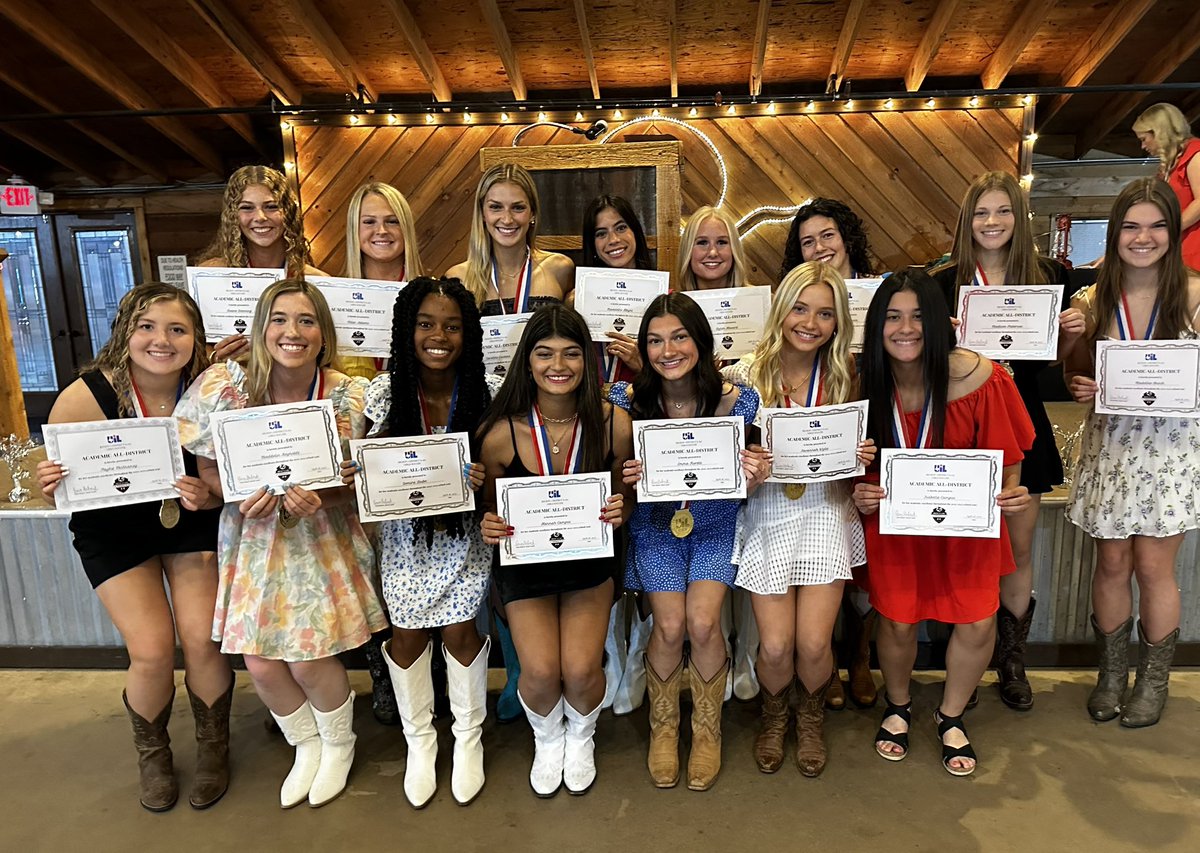 Marcus_MMFCG's tweet photo. ❤️ 1st Team All-District
🖤 2nd Team All-District 
🤍 Honorable Mention All-District
⭐️ Academic All-District https://t.co/80GOG1onN7