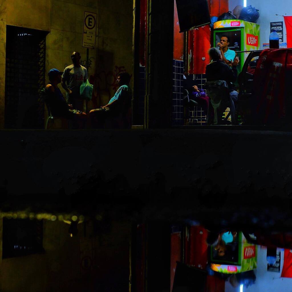 Reflection of Rio.  #fujifilm #fujifilm_xseries #fujilovers #rio#reflectionsinrio #colorphotography #rioatnight #houstonphotographer #travelphotography#loverio #travelphotographer instagr.am/p/CrmsQZUA5fe/