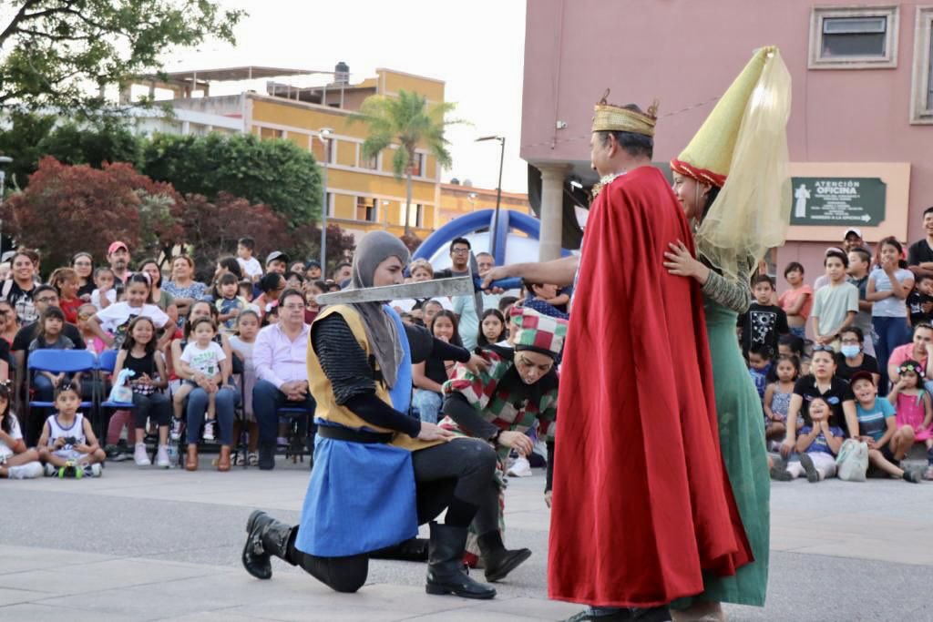 💂🏻‍♂️🐉 Con el espectáculo: Caballeros y Dragones iniciamos nuestro primer #FestivalDeLaNiñez en el Andador Juárez. Las sonrisas de las niñas, niños y sus papás no se hicieron esperar con el encanto de estos increíbles personajes.

¡Gracias por acompañarnos! ❤️🤗

#ConPasoFirme