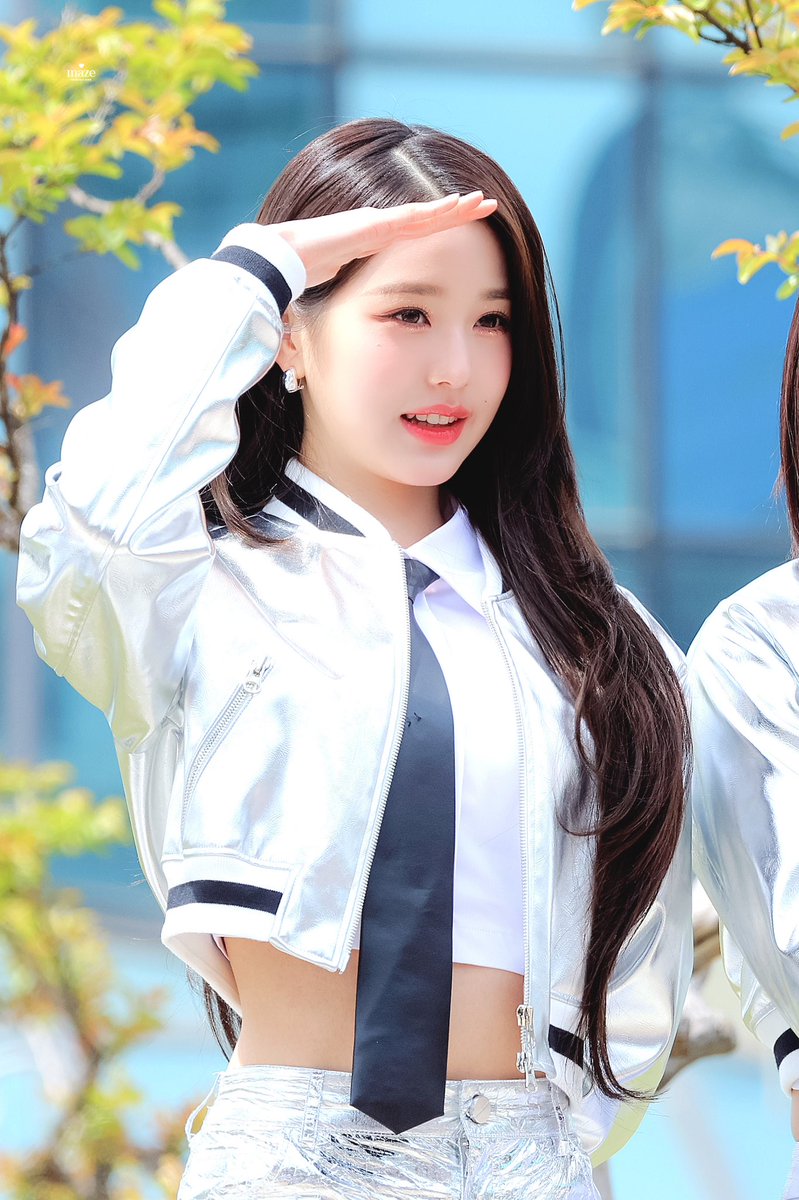 IVEsMAZE's tweet photo. 230428 뮤뱅 미팬
#아이브 #IVE #원영 #장원영 https://t.co/16BMupV5Ky