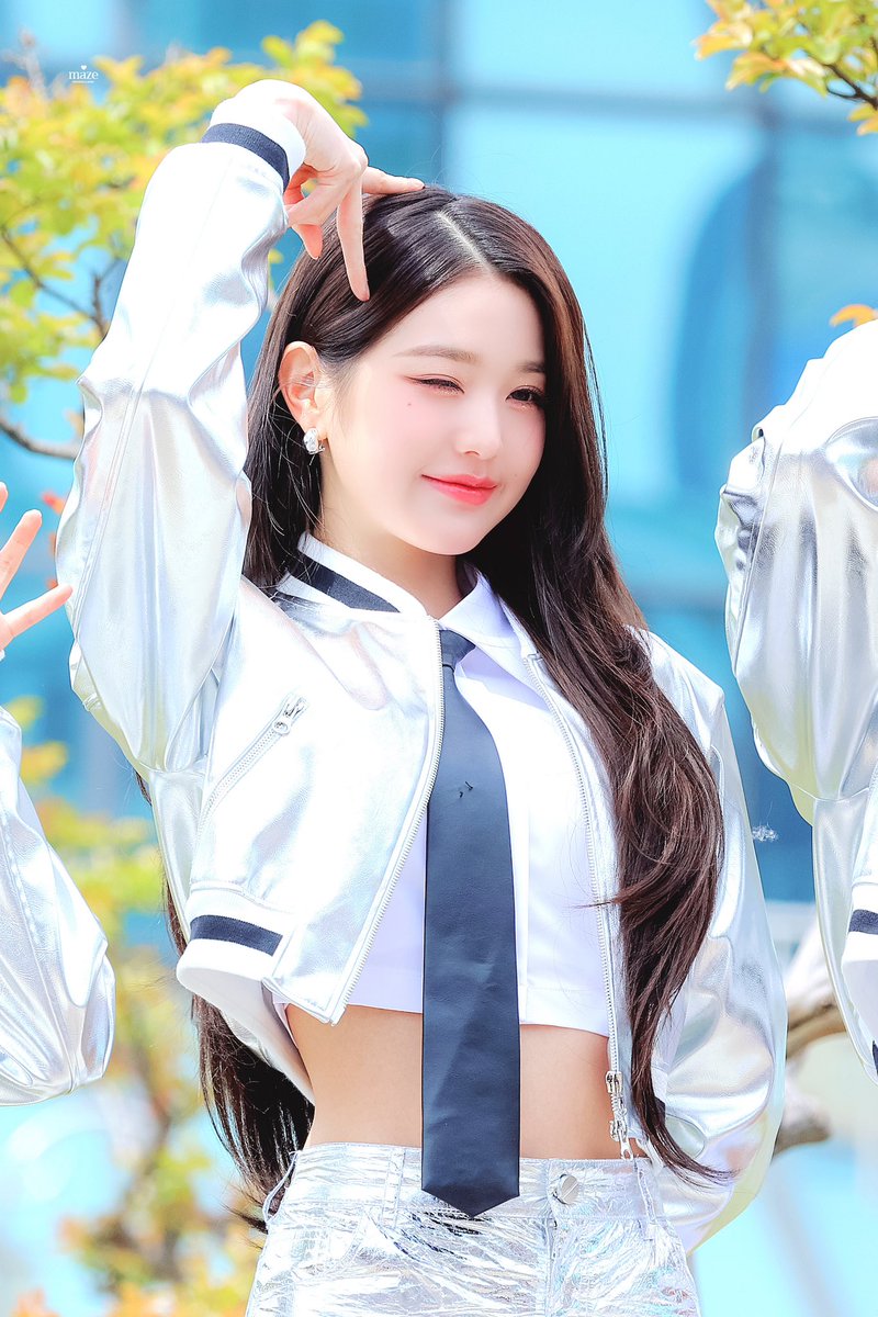 IVEsMAZE's tweet photo. 230428 뮤뱅 미팬
#아이브 #IVE #원영 #장원영 https://t.co/16BMupV5Ky