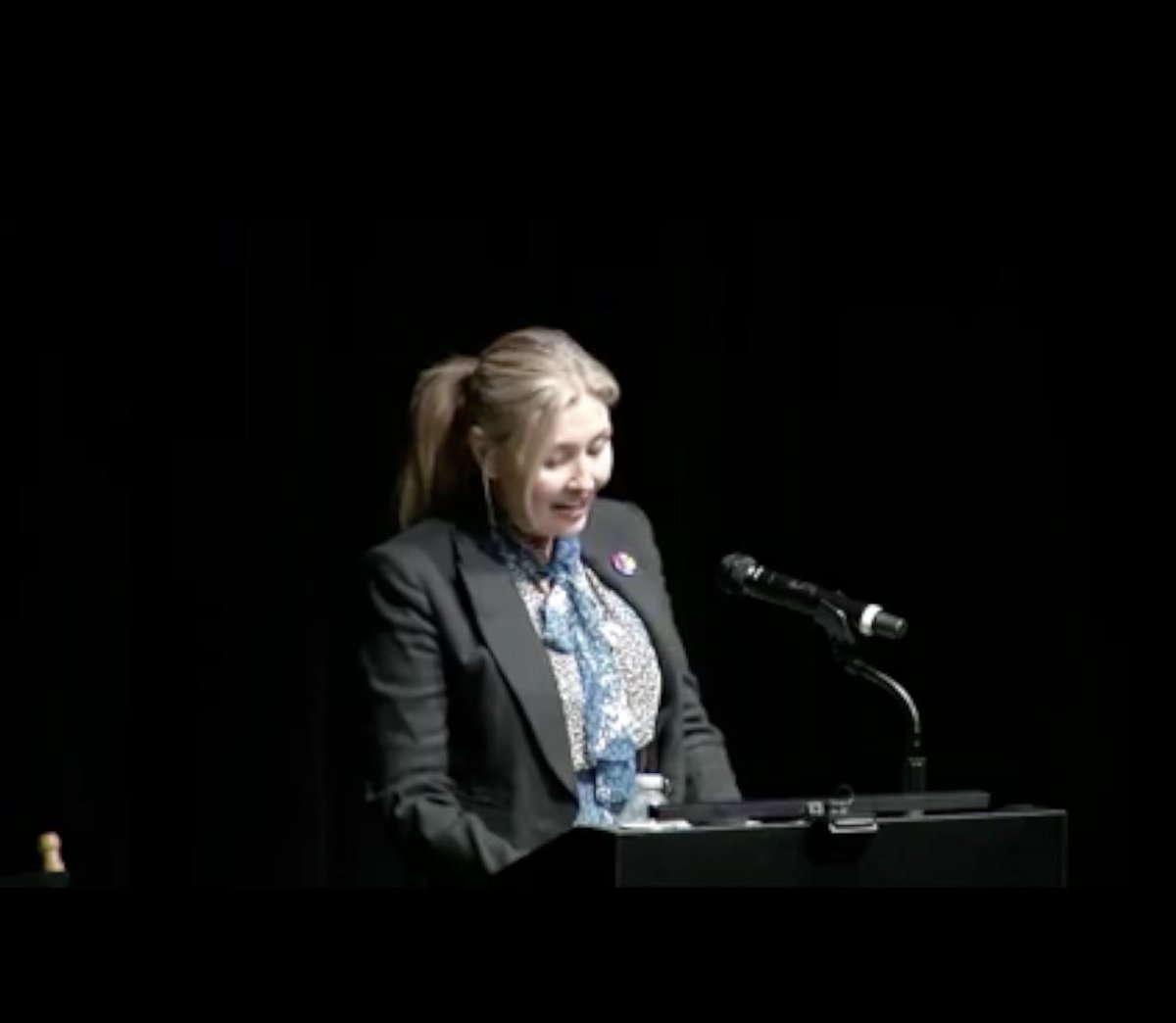 Siccness4's tweet photo. Deborah Snyder just said thanks especially to Mike Delucca &amp; Pam #FullCircle  #SnyderCon2 https://t.co/wukYXbeIdO