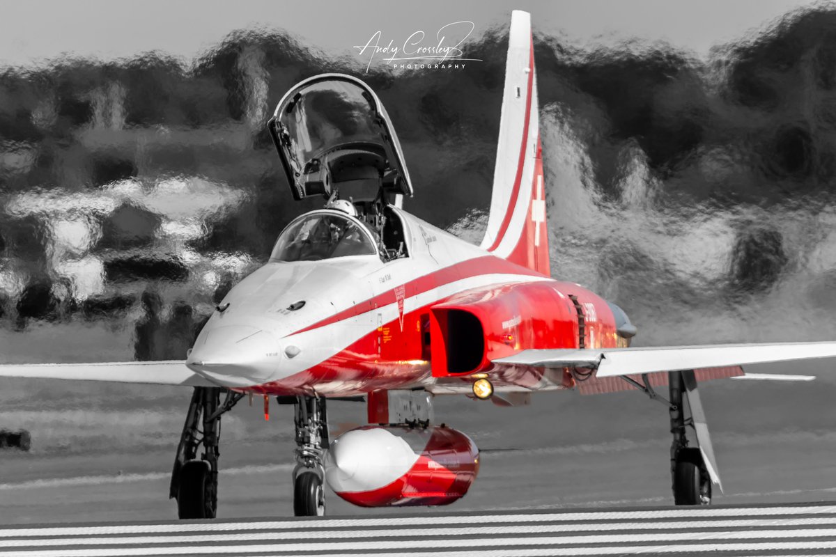 Swiss Air Force F-5 Tiger II J-3087 departing Riat Airshow 2017

© Andy Crossley
#swissairforce #aeroandy #riat #airtattoo