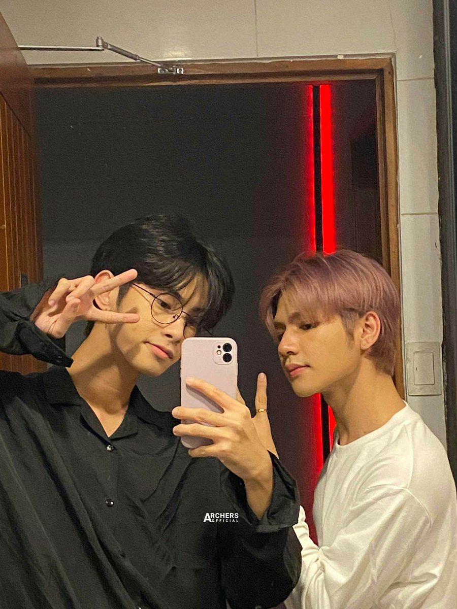 justforvinster's tweet photo. I know what we are going through right now is difficult but here’s another rare 2K selca to make you feel comfort somehow. Fighting ANCHORS !

#HORI7ON https://t.co/IFuikmq6dR