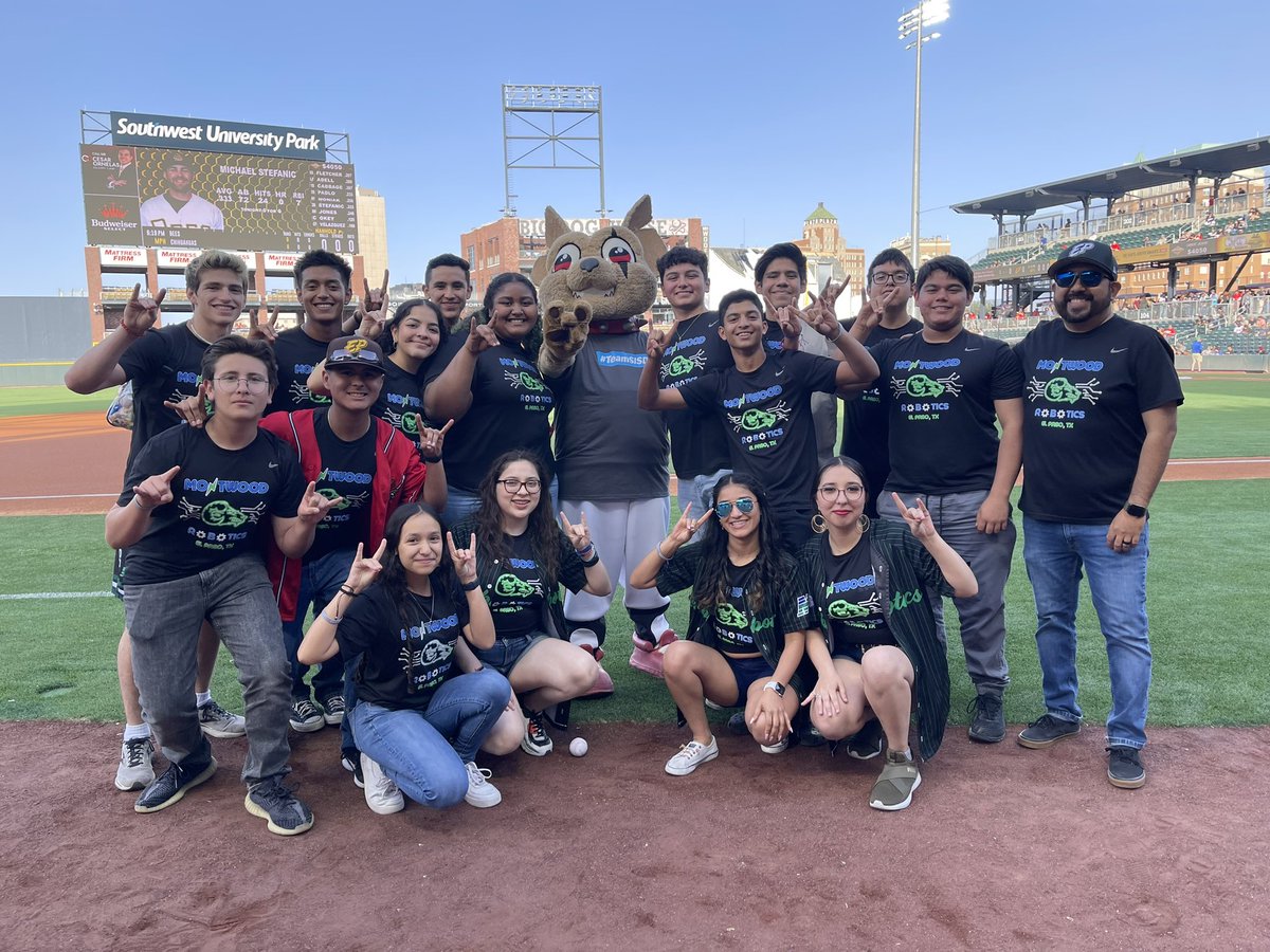 MHSRoboticsEPTX's tweet photo. #TeamSISD night at the Chihuahua’s Stadium. The robotics team got to welcome all players onto the field! https://t.co/s1qogscqg4