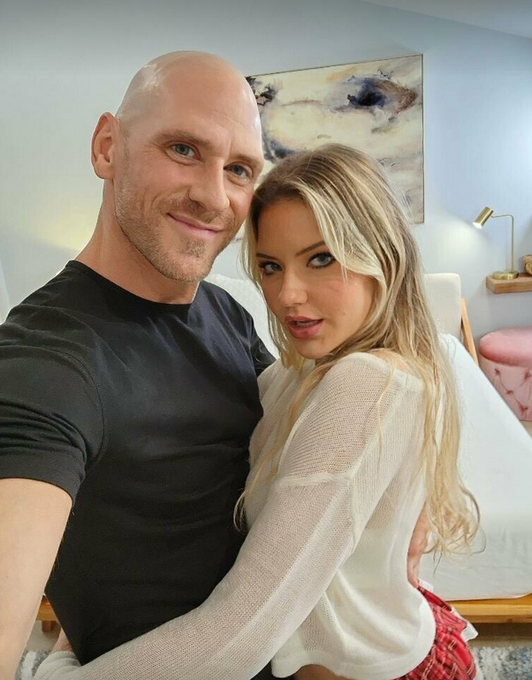 another one!!! 😉 I'm dropping NEW scenes all weekend long guys check out my OF when you can https://t<a href="/tag/mvsales"class="tags"><span>#mvsales</span></a>