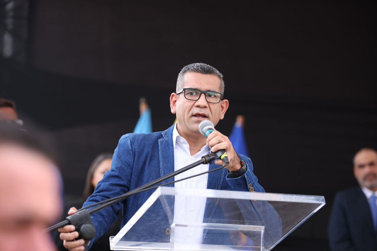 willy_casanova's tweet photo. 200 años de la Batalla Naval del Lago de Maracaibo conmemoraremos este año.

Por ello y en conjunto, los tres niveles de gobierno entregamos la reacondicionada plaza Teniente de Navío Pedro Lucas Urribarrí, en el municipio Santa Rita. 

Todo por el buen vivir del pueblo zuliano. https://t.co/kSuJ8EfVjP