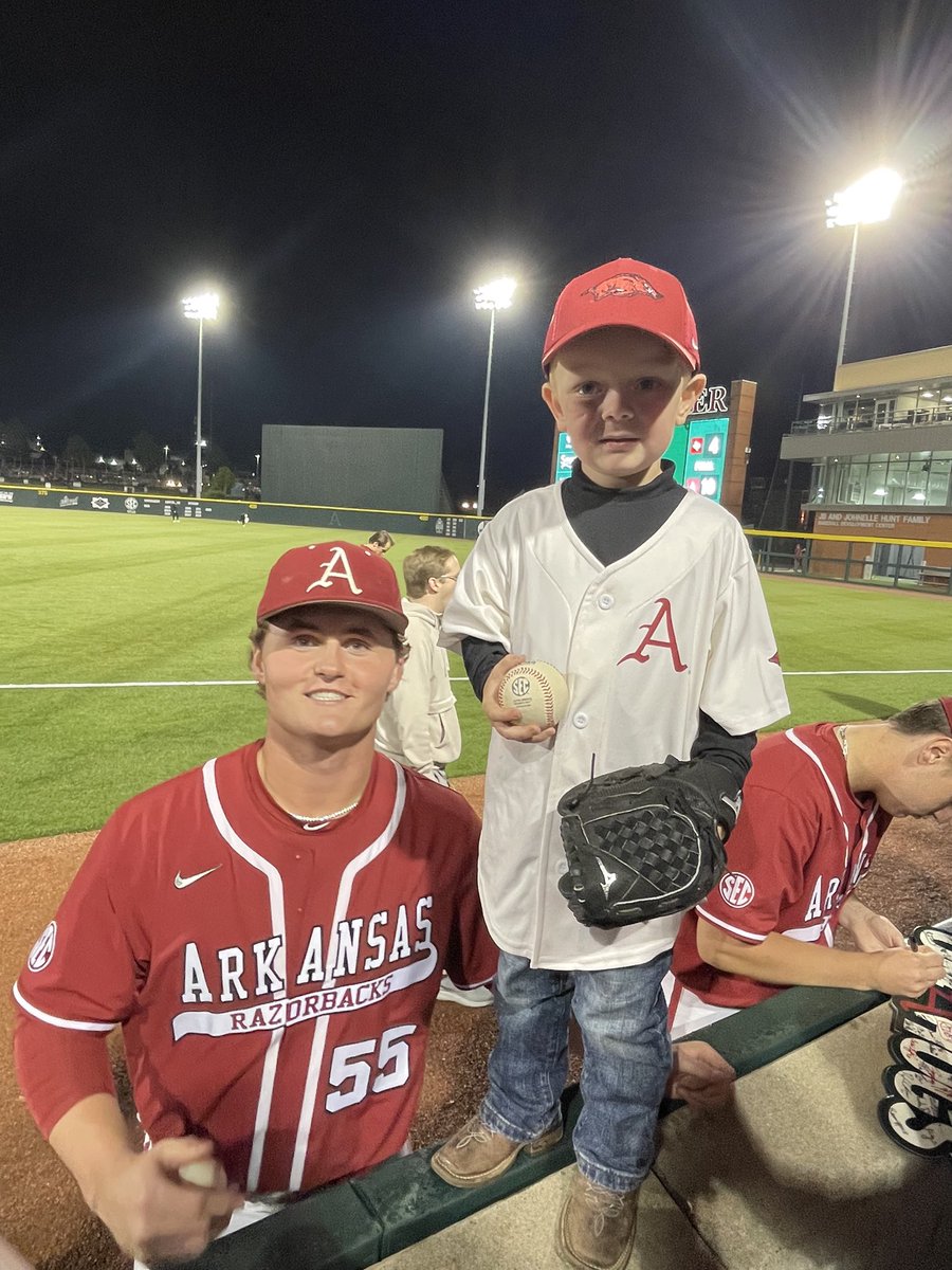 HBrewski17's tweet photo. Thank you @RazorbackBSB for a fun night! 1st Razorback baseball game for our little man — I see more in our future! ⚾️🐗 https://t.co/IOepnbXmKQ