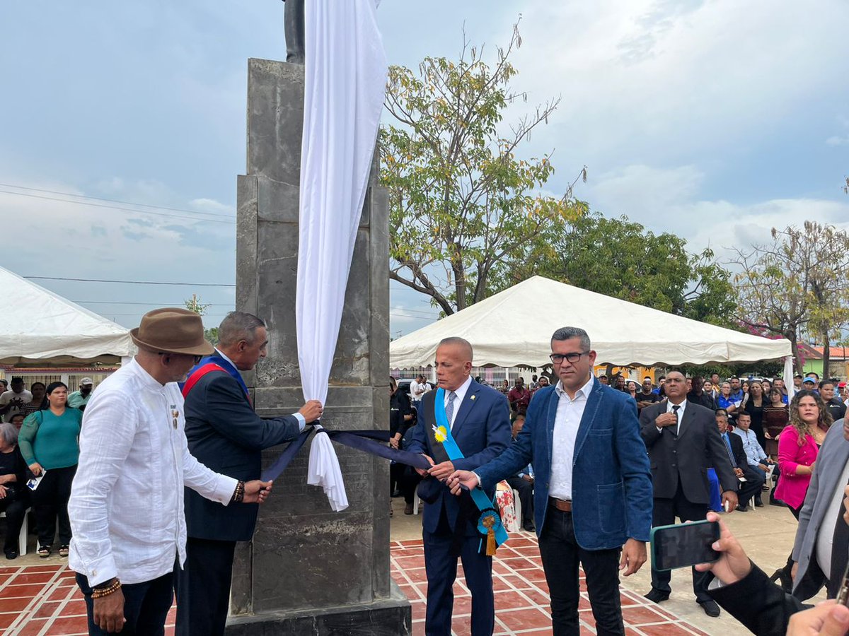 willy_casanova's tweet photo. 200 años de la Batalla Naval del Lago de Maracaibo conmemoraremos este año.

Por ello y en conjunto, los tres niveles de gobierno entregamos la reacondicionada plaza Teniente de Navío Pedro Lucas Urribarrí, en el municipio Santa Rita. 

Todo por el buen vivir del pueblo zuliano. https://t.co/kSuJ8EfVjP