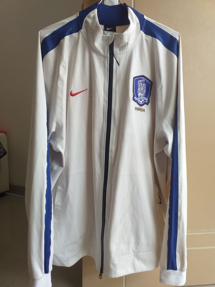 RickyAK99's tweet photo. #jersey4sale @Jerseyforum 
MU H 22/23 PI BNWT size XL : 1600k
Jaket training Timnas Indo 2014 PI size L : 200k
Jaket anthem Timnas KorSel 2014 PI size XXL : 400k
WA 081297522209 https://t.co/4oPwVcaxtl