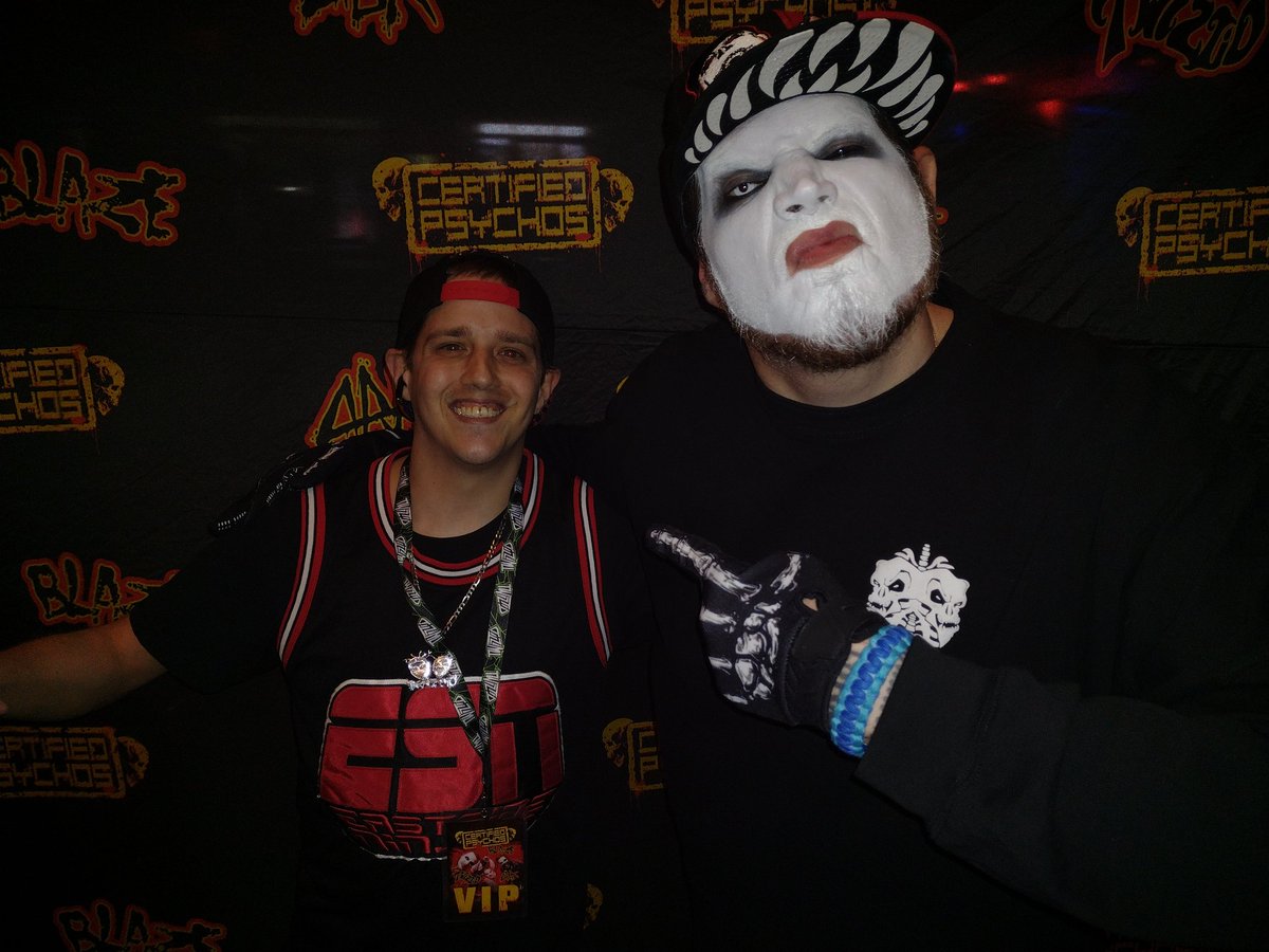 WayyTooHigh7's tweet photo. Got to meet @Abkwarrior @BlazeYaDead1 @tweetmesohard @TurnCoat_Dirty and @codymanson7 before the show at The Castle Theater! #abk #blaze #twiztid #boondox #codymanson #juggalo https://t.co/FCmU3YP7ln