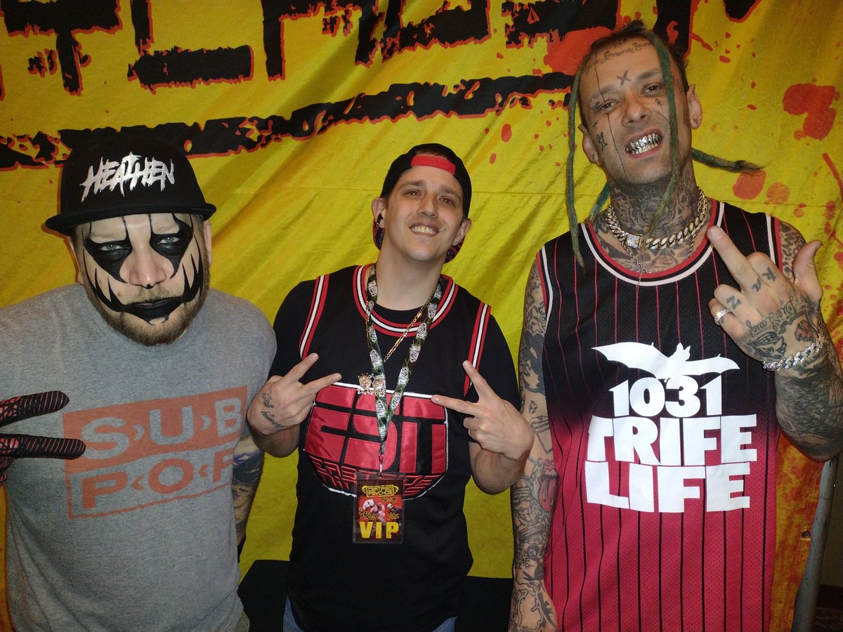 WayyTooHigh7's tweet photo. Got to meet @Abkwarrior @BlazeYaDead1 @tweetmesohard @TurnCoat_Dirty and @codymanson7 before the show at The Castle Theater! #abk #blaze #twiztid #boondox #codymanson #juggalo https://t.co/FCmU3YP7ln