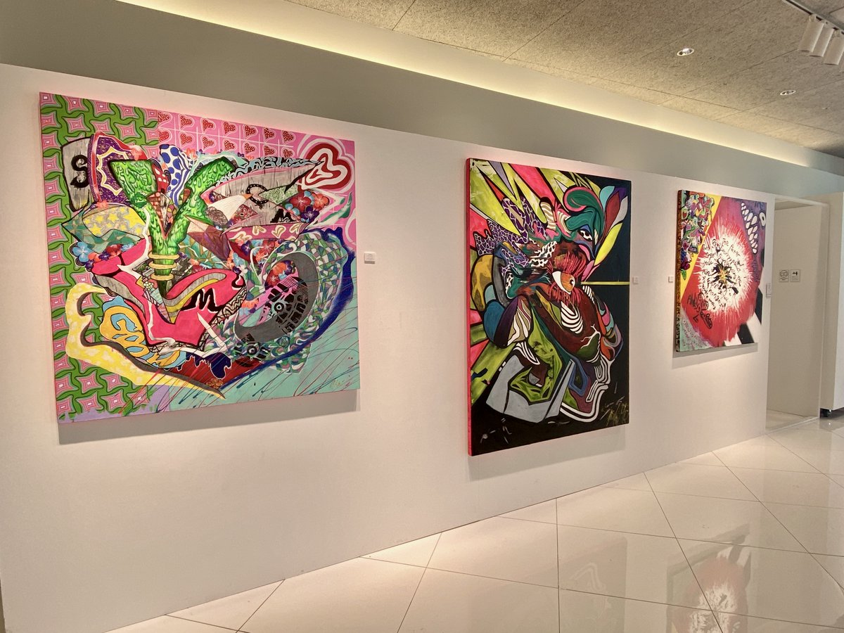 plsart_company's tweet photo. 3人展【TOKYO STREET MOMENT】
明日までです！
ぜひ会場にてご覧ください🌟

・OLI( https://t.co/yrTRpbYTMB )
・里中 将道(@M_S_CLIONE)
・中津川 翔太(@0naka20)

4/24(月)~4/30(日)
渋谷スクランブルスクエア14F
10:00~21:00 https://t.co/KxWGq9lNUY