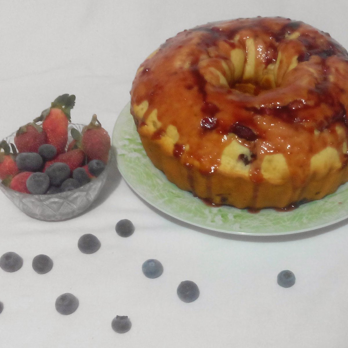 SweetBlessingsb's tweet photo. Bundt Cake de Frutos Rojos https://t.co/S046dj6VmJ https://t.co/uny2oAqFBU