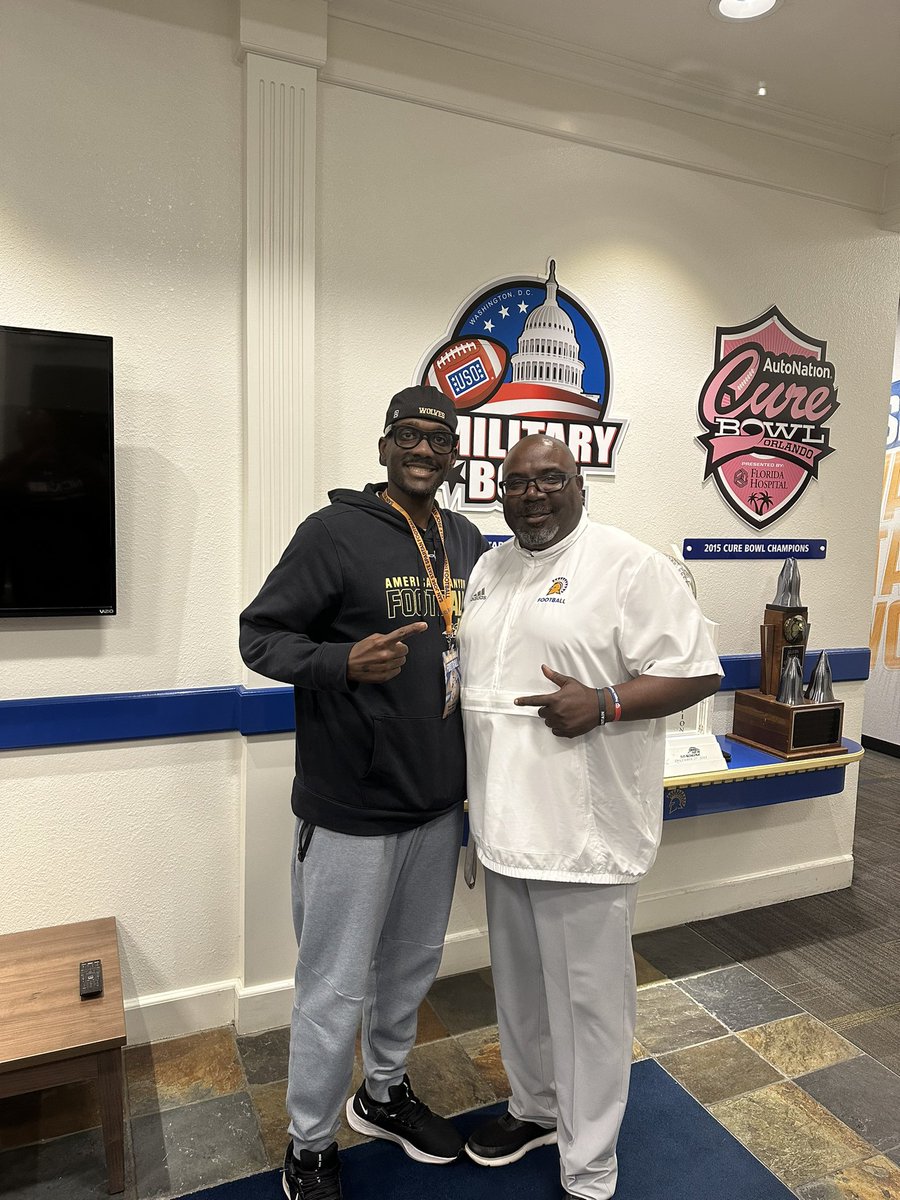 ACHS_Wolves_FB's tweet photo. Thank you @RealCoachCarter for having American Canyon in the building tonight!  #WolfPack #RecruitAC  #WolvesVsEverybody https://t.co/J1kfYQZdYd