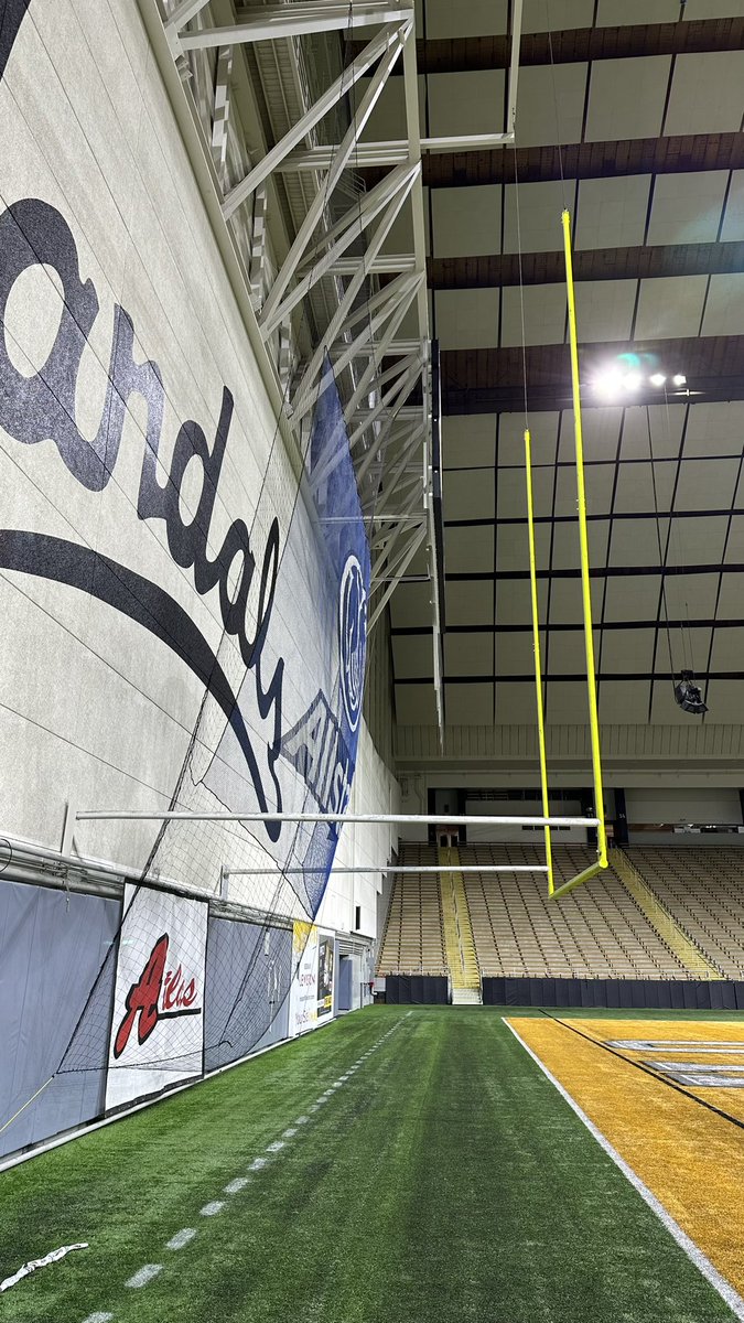 cfbcampustour's tweet photo. “Floating” goalposts here at the Kibbie Dome #GoVandals https://t.co/MSoYkDsdN9