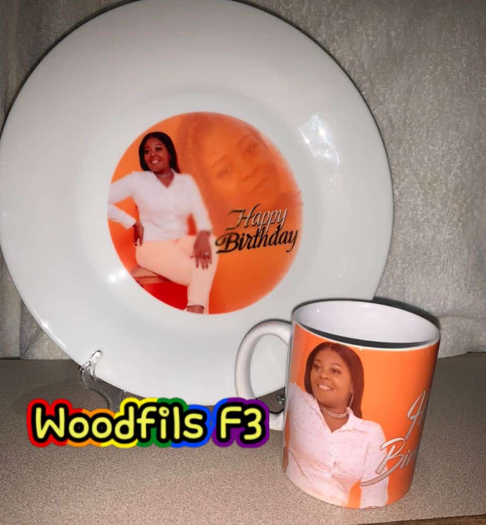 HandralMartinez's tweet photo. Hello kliyan😊 eskize'm pou dérangement
Nan F3  printing nou fè 

Tasse personnalisé 
Assiette /////
Po personnalisé
Cristal personnalisé 
Céramique personnalisé 

Ak anpil lot bagay anko ki gen rapò ak enpresyon 

Ekri nou sou whatsapp si w entèrese +50935193049 https://t.co/ty10WmYoF7