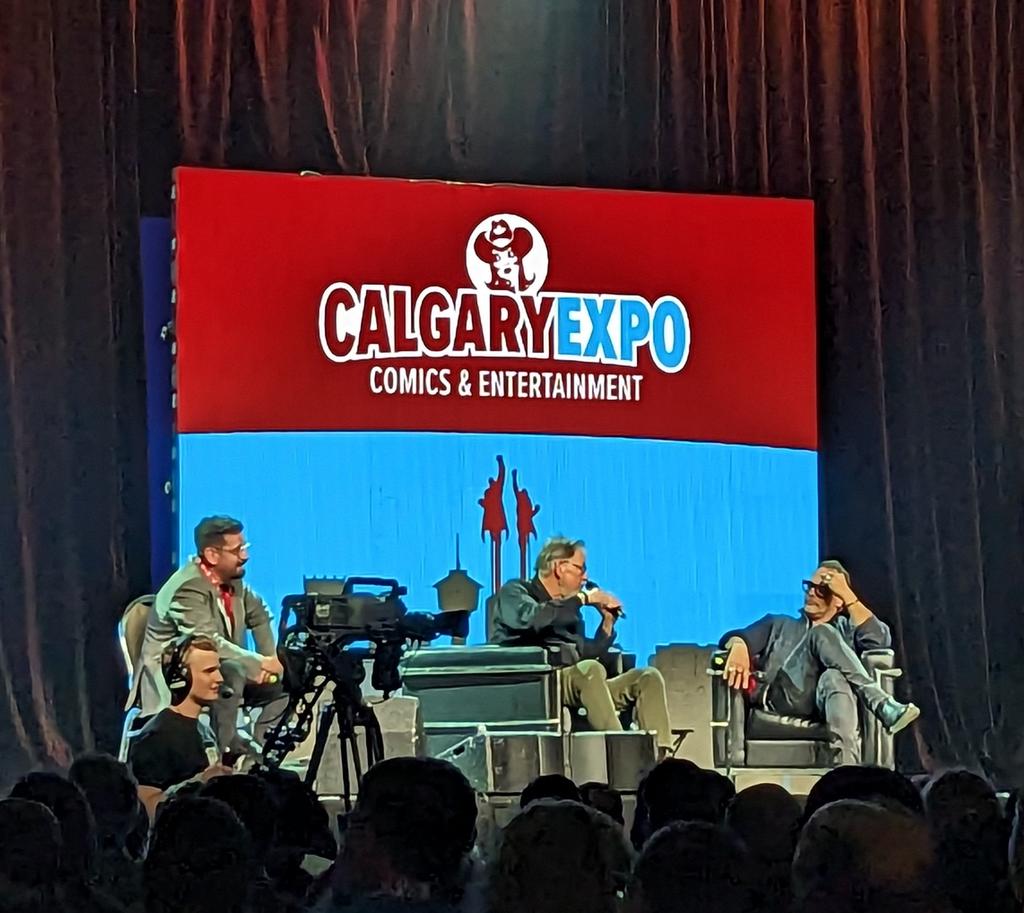 Netscape_gator's tweet photo. @Calgaryexpo Hands down the most #shawsome panel was the hugely entertaining and highly humourous 'Everyone's Number One' with @jonathansfrakes and hijacked by #shawtrek star @ToddStashwick! 🖖🏼

The world needs Jonathan Frakes to direct a musical! https://t.co/0I3Z9oDEX3