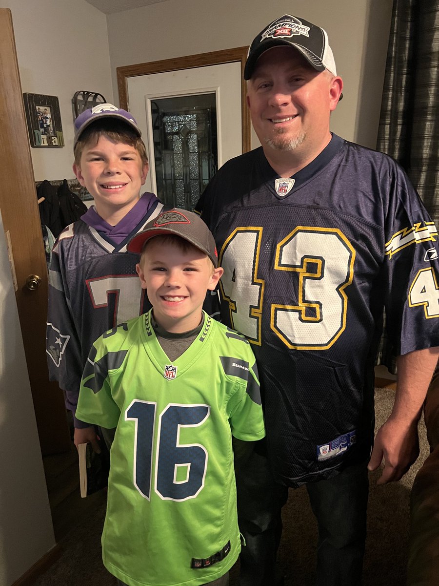 CoachSullivan84's tweet photo. Headed to KC for NFL Draft to see our favorite cat drafted ⁦@C_Vaughn22⁩. EMAW https://t.co/YxiMXWDW3L