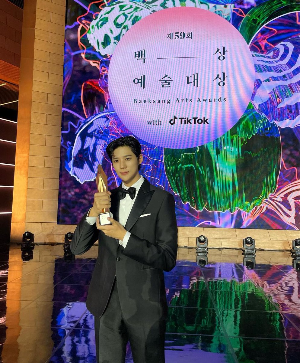 morningshine_id's tweet photo. 230429 [Instafeed_sangmxn_]

"Yesterday was such a dreamy time, I'm so thankful to all of the staffs, actors and viewers who joined us."

"I'm so grateful, Awesome family who are always next to me and My family, I Love You 🤍" 

#MoonSangMin #문상민 #UnderTheQueensUmbrella #슈룹 https://t.co/MYREeb66E7