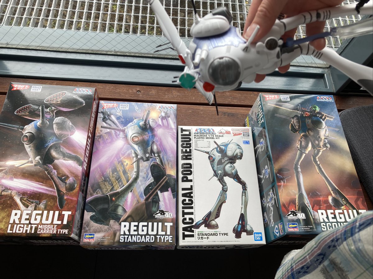 sharon04wtd's tweet photo. GWはリガード各機つくるんよ。
#マクロスモデラーズ
#MACROSS40th
#REGULT
#gwaiのプラモ部 https://t.co/qAtdSkhXKE