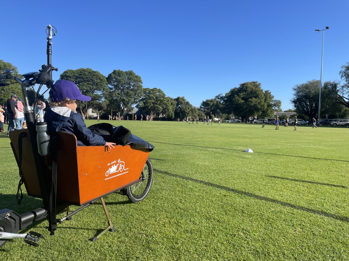 mattroot80's tweet image. Junior football is back!

And so is the versatile cargo bike - from team bus to mobile grandstand, the cargo bike has got it all covered!!!