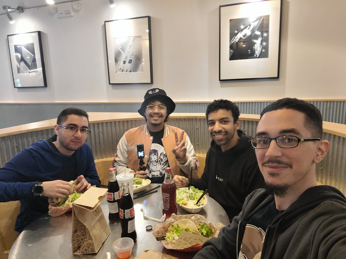 m3Atl0afman's tweet photo. With the gang (@LCAPhotoNYC) for Castle Point Anime Con! Can't wait to cover everything tomorrow! https://t.co/hOwPKnp4rs