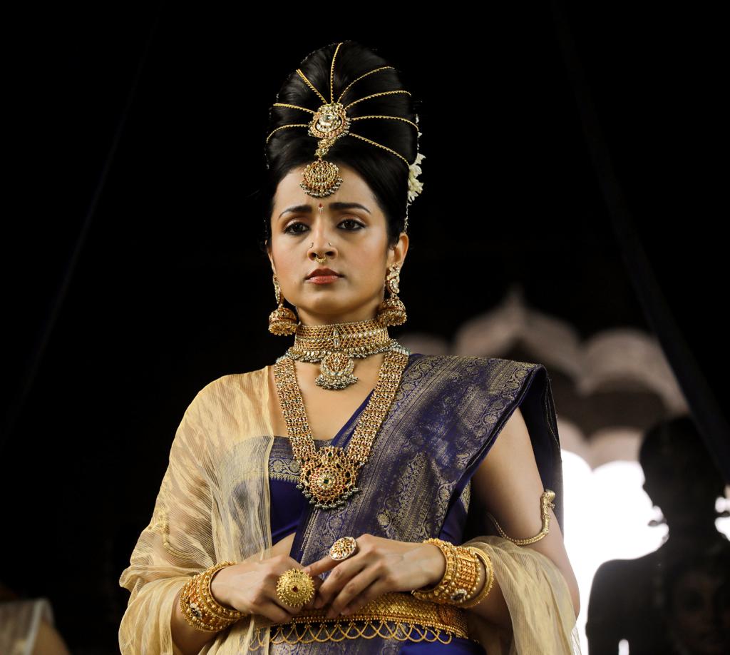 georgeviews's tweet photo. #Trisha captured the spirit #Kundavai perfectly. The way she walks, her manner of her speaking, body language, she is always in command and she is always the queen. When you read the novel, of the Kundavai, you will only visualize @trishtrashers. 👍 #PonniyinSelvan2 #PS2Trailer https://t.co/JrNWnA0AP5