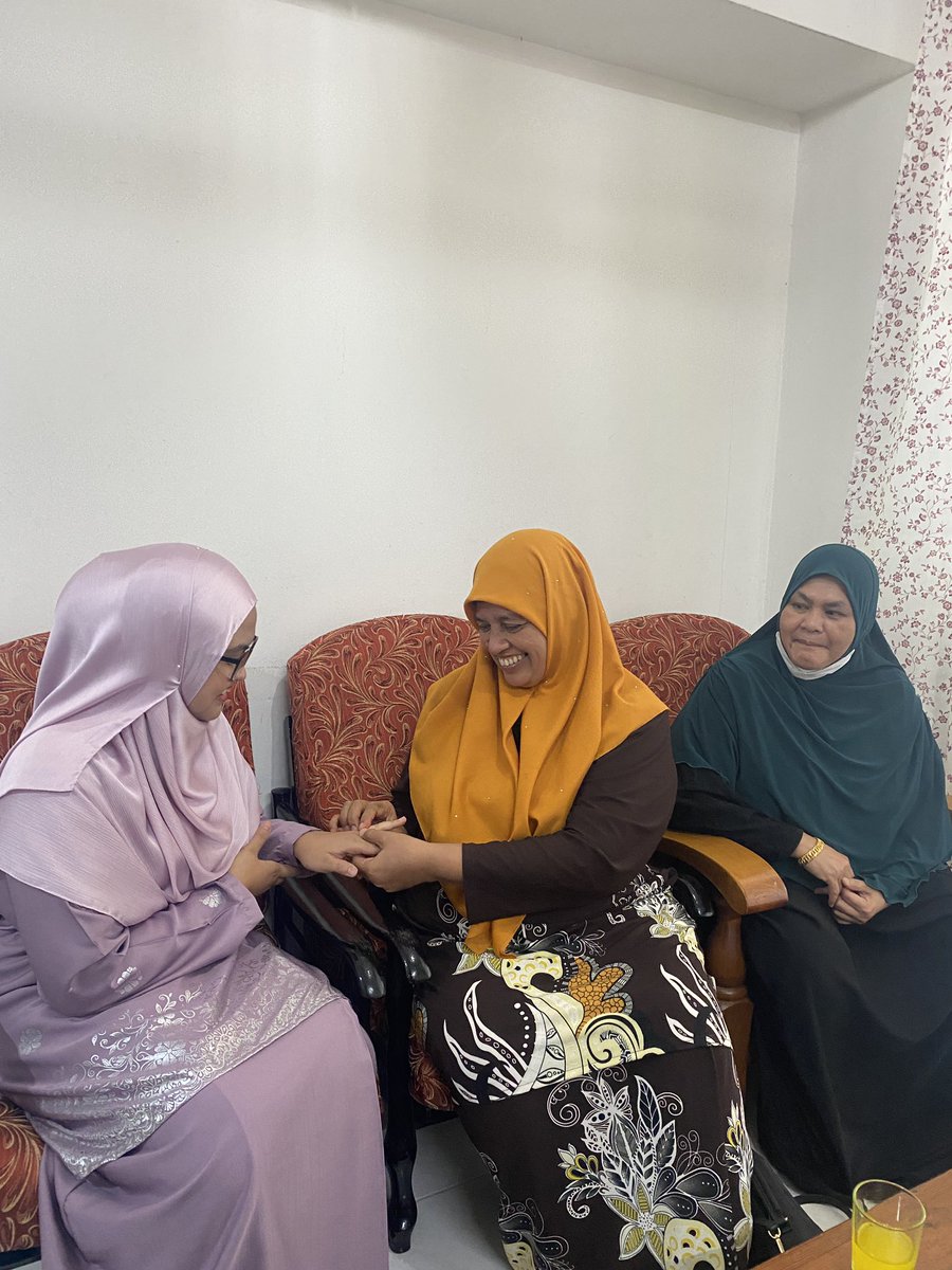 MuhammadAmbia7's tweet photo. Alhamdulillah 4/2/2023 bunga ditamam telah dirisik,semoga semua urusan dipermudahkan. Terima Kasih Umi dan Mak ti serta ayah dan adik2 , semoga hubungan silaturahim kedua keluarga kekal terbina. https://t.co/r5hVUxKi7f