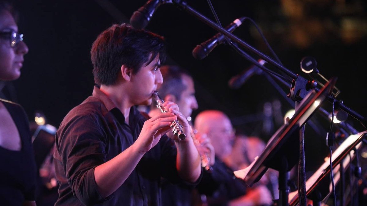 Así se vivió esta noche la presentación “Tochin, el conejo de la luna” de la <a href="/SinfonicaYuc/">Orquesta Sinfónica de Yucatán</a> en la Plaza Grande de #Mérida, donde cientos de familias pudieron disfrutar del primer concierto sinfónico gratuito para niñas y niños y al aire libre de nuestra orquesta. En equipo