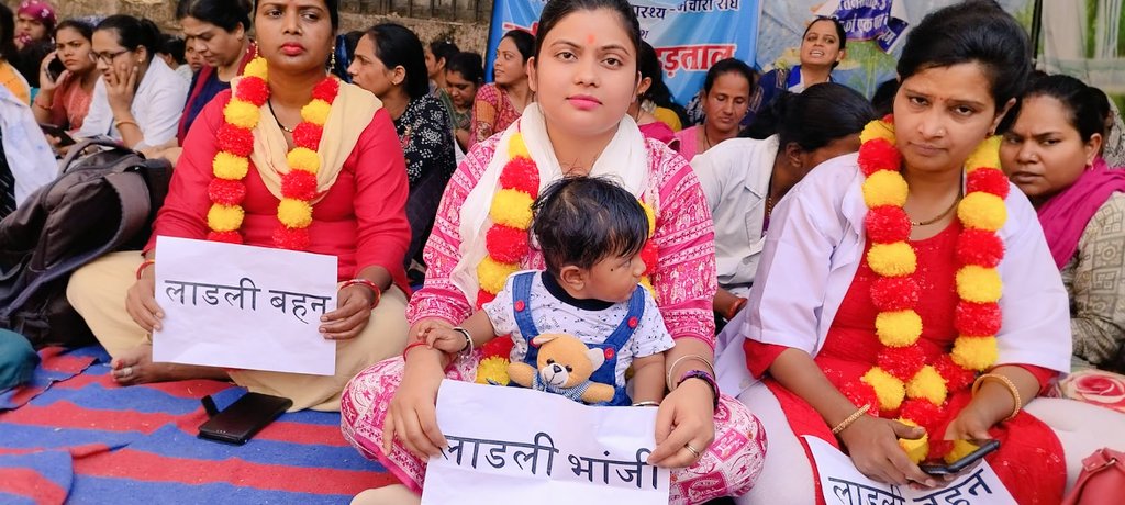 Rahul shrivastava (@rahulkumarshri) on Twitter photo मुझे नही लगता आज के दौर में कोई भांजी अपने मामा से कुछ मांगे और वो मना कर दे लेकिन <a href="/ChouhanShivraj/">Shivraj Singh Chouhan</a> मामा और <a href="/SadhnaShivraj/">Sadhna Shivraj Singh Chauhan</a> मामी आख़िर NHM में कार्यरत अपने भांजे भांजियों को 5 जून 2018 की नीति न देने पर क्यों अड़े हुए हैं
बच्ची भी प्राथना कर रही है
#भांजी_की_पाती_मामा_मामी_के_नाम मुझे नही लगता आज के दौर में कोई भांजी अपने मामा से कुछ मांगे और वो मना कर दे लेकिन <a href="/ChouhanShivraj/">Shivraj Singh Chouhan</a> मामा और <a href="/SadhnaShivraj/">Sadhna Shivraj Singh Chauhan</a> मामी आख़िर NHM में कार्यरत अपने भांजे भांजियों को 5 जून 2018 की नीति न देने पर क्यों अड़े हुए हैं
बच्ची भी प्राथना कर रही है
#भांजी_की_पाती_मामा_मामी_के_नाम
