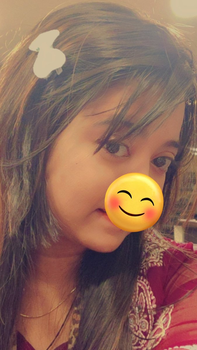 TanviQueen3's tweet photo. चेहरे का कुछ हिस्सा ज़ाहिर-ए-नक़ाब करके,
करते हैं हुस्न वाले दीदार में मिलावट।🌟 https://t.co/KMubeHYIgA
