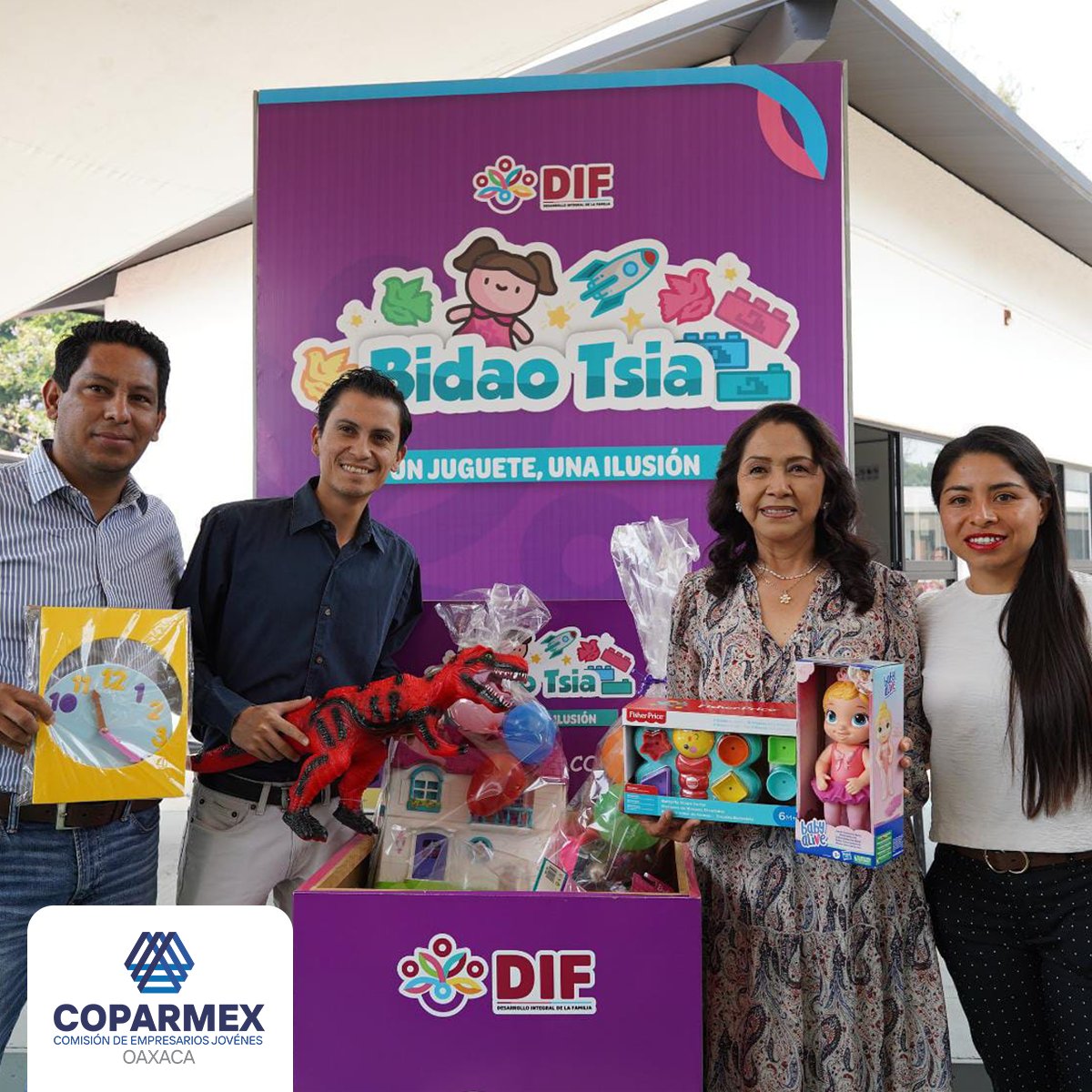 CEJCoparmexOax's tweet photo. Hoy se hizo entrega de los juguetes donados por nuestros socios COPARMEX Oaxaca al DIF Estatal encabezado por la Sra. Irma Bolaños la presidenta de la Comisión de Jóvenes @AndreacSiguenza , el Dir. Del Centro Empresarial Andres Gonzalez y Kent Mayoral https://t.co/xvmIahjRUC