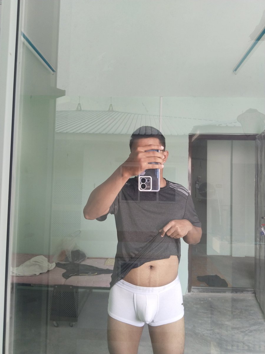 kozwe29's tweet photo. ပူလိုက်တာ မန်းလေးနွေရယ် 😁😁😁 https://t.co/SMraz3medi