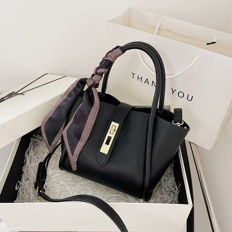 Je_mc23's tweet image. 120.000

Bahan : PU
Ukuran : P 19 cm x L 9cm x T 16cm
Uk pouch: P 15,5cm x L 6cm x T 13cm
Berat : 450gr

#tasimport #taskorea #totebagkorea