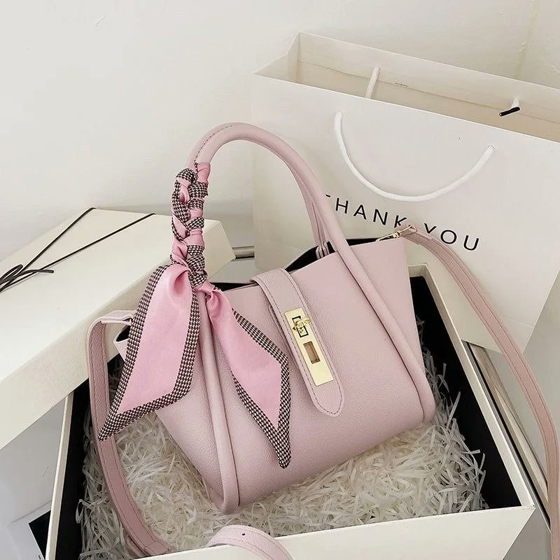 Je_mc23's tweet image. 120.000

Bahan : PU
Ukuran : P 19 cm x L 9cm x T 16cm
Uk pouch: P 15,5cm x L 6cm x T 13cm
Berat : 450gr

#tasimport #taskorea #totebagkorea