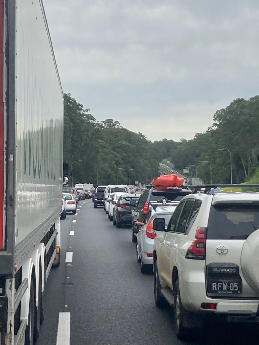 ErinUEdwards10's tweet photo. From police ‘ WOOMBYE: A two vehicle crash involving one car towing a caravan has closed the northbound lane of the Bruce Highway between Diddillibah and the Kiel Mountain overpass. Long delays are expected, avoid the area. https://t.co/e5zYVUWq5i