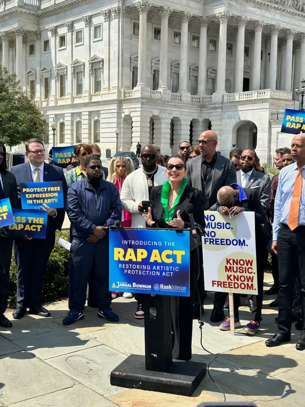 JBealsOnline's tweet photo. New Photos 👉 @jenniferbeals attended #GRAMMYsOnTheHill this week to support the #RAPAct, crucial legislation that will prohibit rap lyrics from being used as evidence of crimes. (April 27, 2023) https://t.co/HQ9UJPRzDU