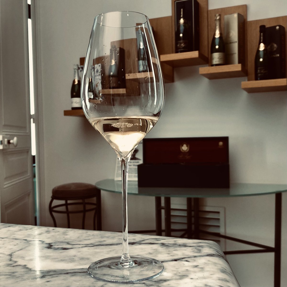 laurentalbaret's tweet photo. [#JavaisSoif] 27 avril 2023 #Champagne • Dégustation chez @PolRogerEpernay • Étonnant champagne Pol Roger 2015 « sir Winston Churchill » - premières bouteilles ouvertes de ce millésime bientôt commercialisé en France #Épernay #merci #pause https://t.co/8Ay1tqqFiD