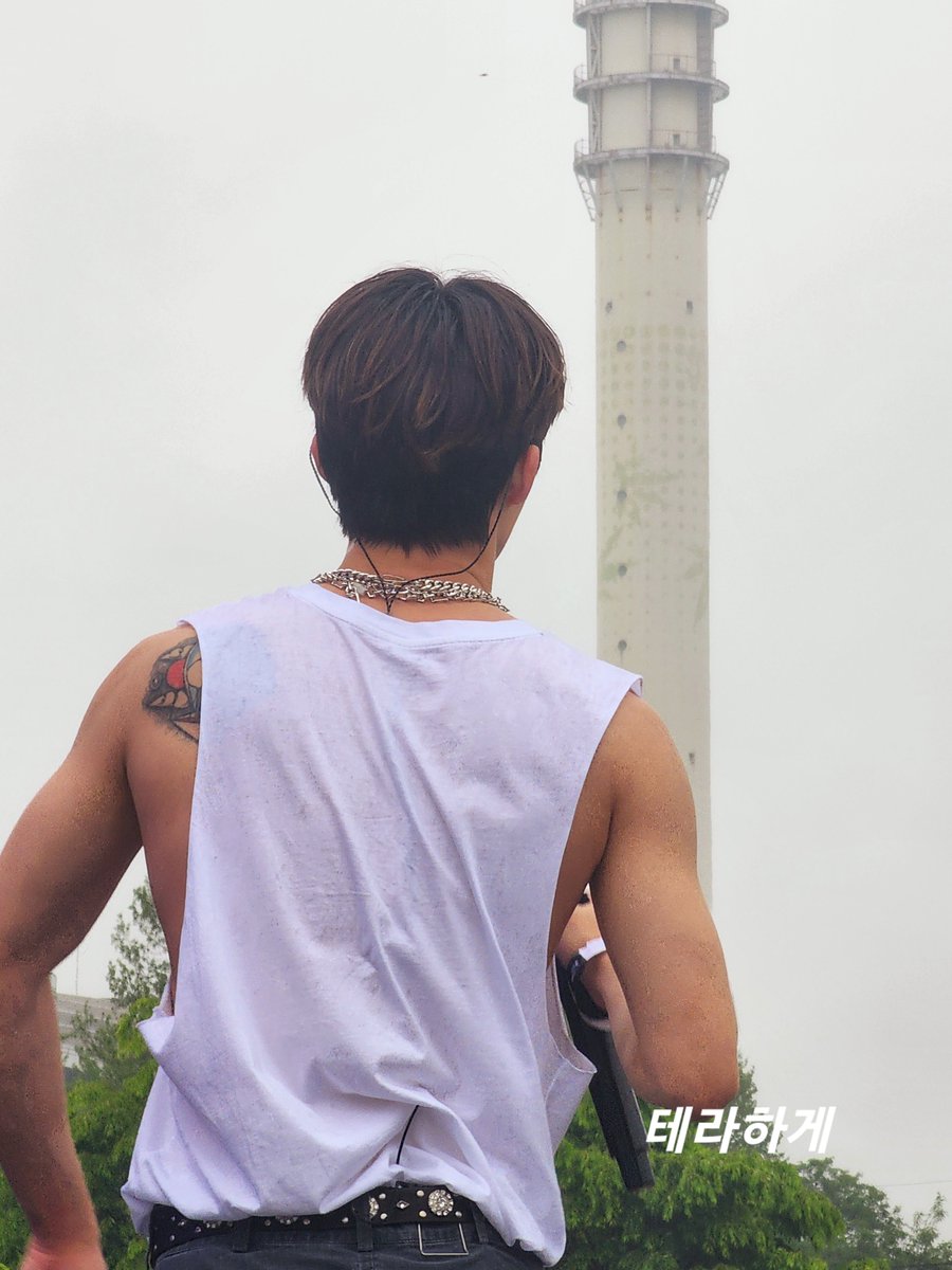 oneandonlybi's tweet photo. 오늘 미치게 멋있어
몸 왜이르케 좋은건데🫠🫠

#비아이 https://t.co/gtGvfNrs59