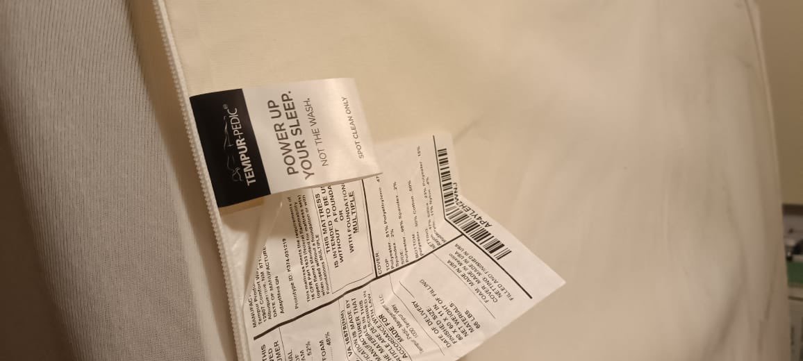 OjosMudos's tweet photo. Compré hace 10 meses un colchón @TempurPedic @TempurUK que garantizan 10 años en California $2600 dls y se ha llenado de moho.  Alguna solución ? https://t.co/AxC9d5nvIO