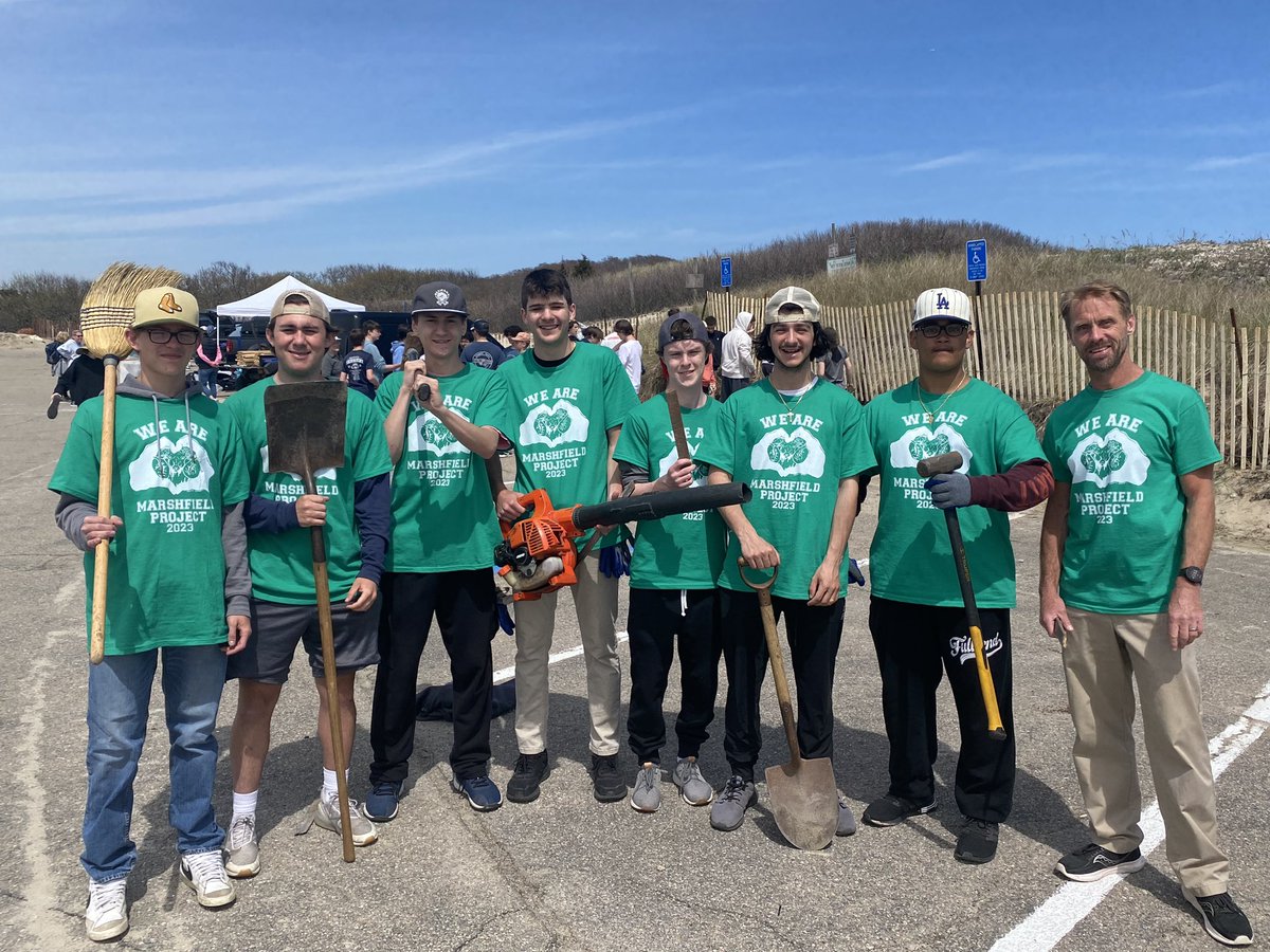MHSAPPC's tweet photo. Mulch, rakes, sledge hammers, and hard work today. Great job, everyone! @MHSPPAL #WeRMarshfield https://t.co/xSIGTmF3B9